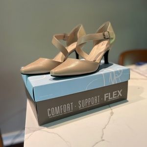 Lifestride Kamala Beige/Nude Heels 👠  NEW